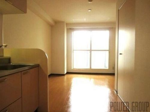 グランドサクセスの居間