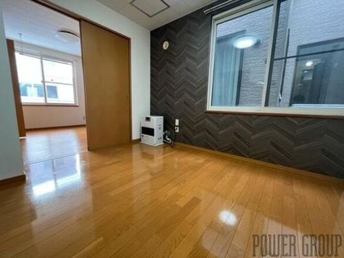 ファクター愛IIの居間