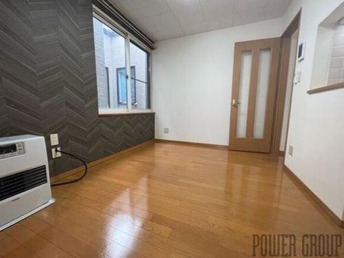 ファクター愛IIの居間