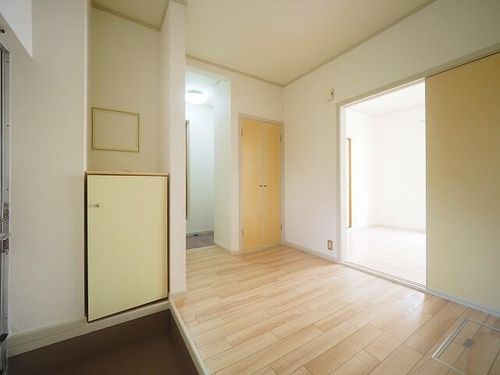 ベルシオンA棟101の玄関