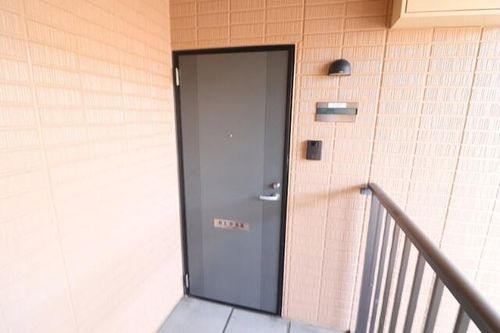 奈良県磯城郡田原本町大字宮森(アパート)の賃貸物件の玄関