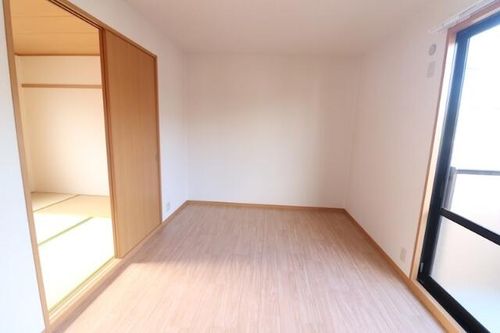 奈良県磯城郡田原本町大字宮森(アパート)の賃貸物件の居間