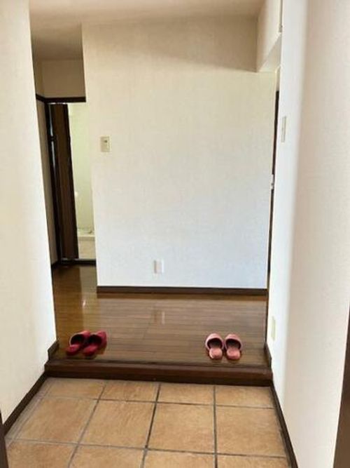 鈴蘭泉台第6ハウス501の玄関