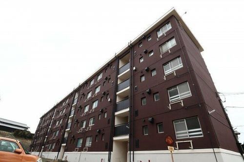 高津橋農住団地B棟の玄関