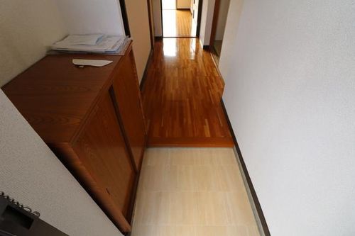 メゾン宮町203の玄関