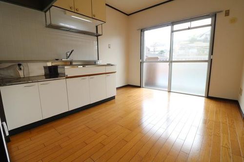 メゾン宮町203の居間