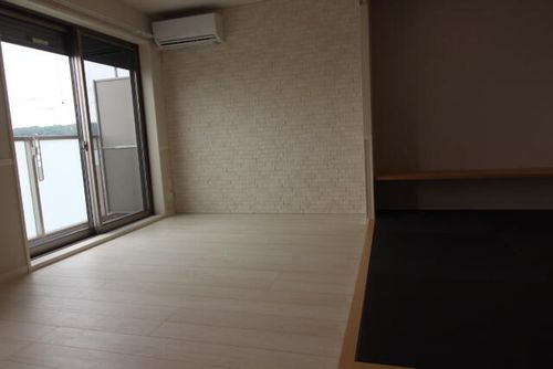 ヴィラソレーユ古曽部町B棟の居間