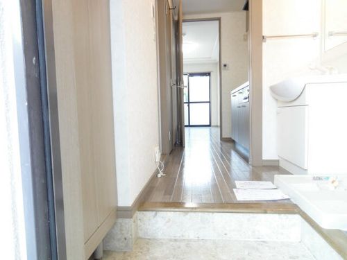 滋賀県高島市勝野(マンション)の賃貸物件の玄関