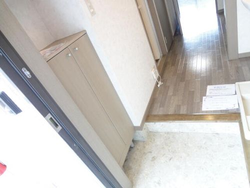 滋賀県高島市勝野(マンション)の賃貸物件の玄関