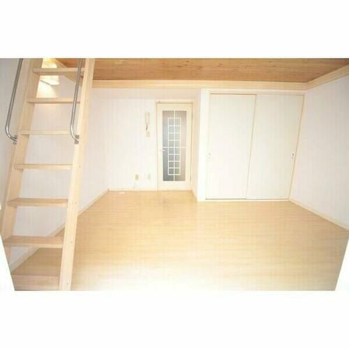 ロイヤルハイツまつい2の居間