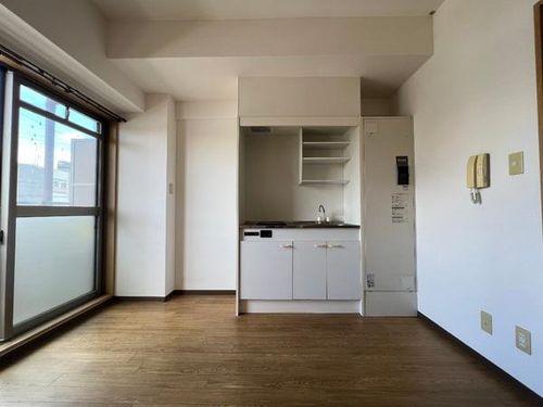 シャイン ローヤル 野洲市北野1丁目の居間