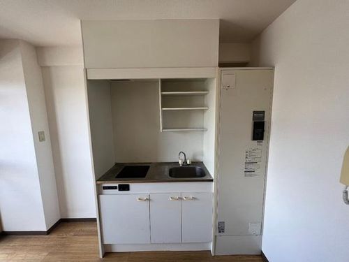 シャイン ローヤル 野洲市北野1丁目のキッチン