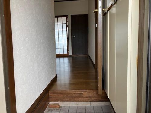 マインハイツ205の玄関