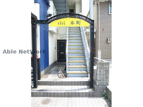 ViVi本町301の玄関