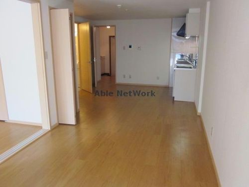 グリーンハイツ芝2206の居間