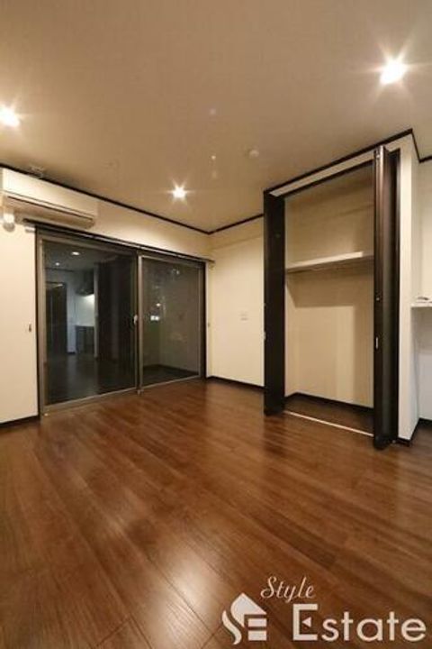 Mina葵1303の居間