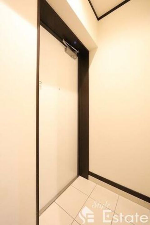 Mina葵1303の玄関