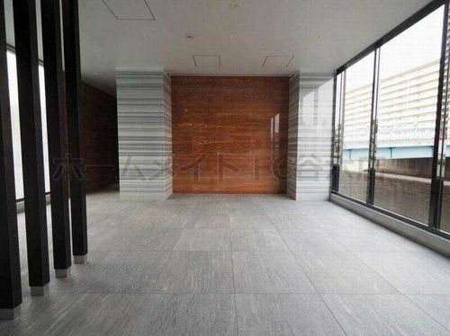 ファーストフィオーレ阿波座アクアの玄関