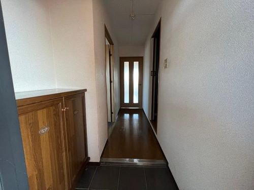 シャトーアルバ2 栗東市市三宅の玄関