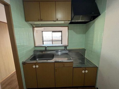 シャトーアルバ2 栗東市市三宅のキッチン