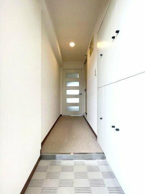 ニューブ神戸の玄関