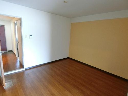 グリーンヒルズの居間