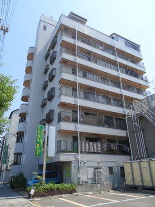 平和マンションの外観