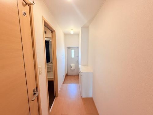 プラシード 守山市勝部2丁目の玄関