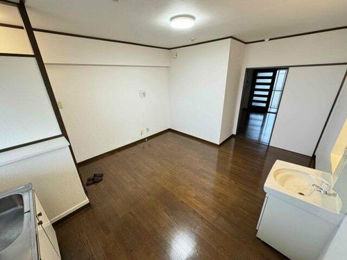 教興寺マンションの居間