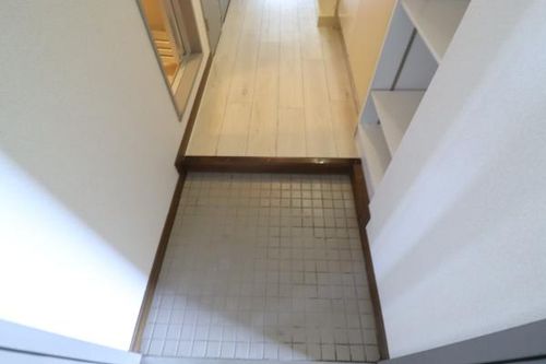 カレッジコート九工大404の玄関