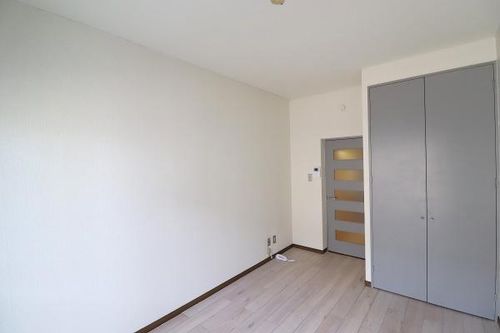 カレッジコート九工大407の居間