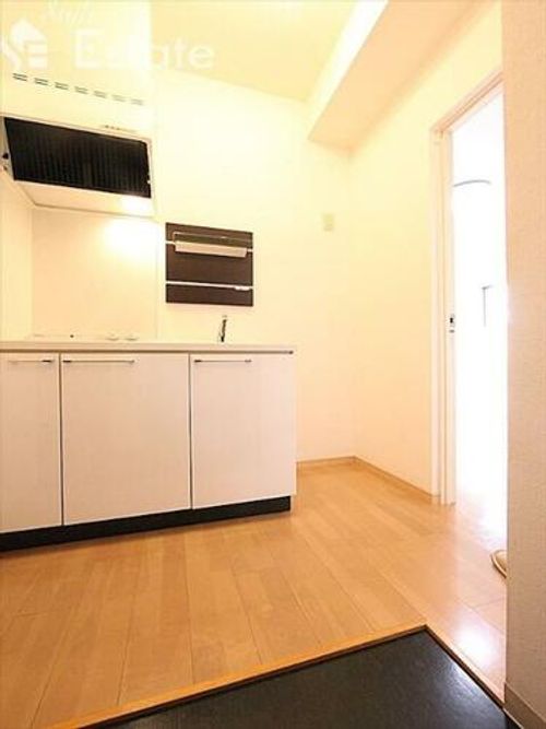 リンデンバウムJ5 B棟302の玄関