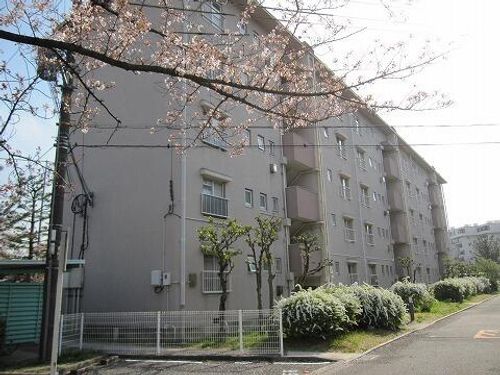 UR逆瀬川0140405の外観