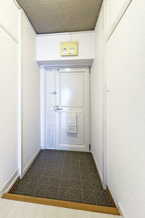UR高倉台0011110の玄関
