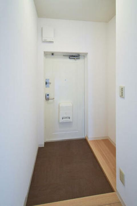 URアーバンラフレ小幡0060601の玄関