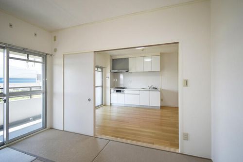 URアーバンラフレ小幡0060601の居間