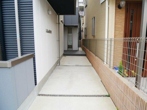 アレーズ駒川中野の玄関
