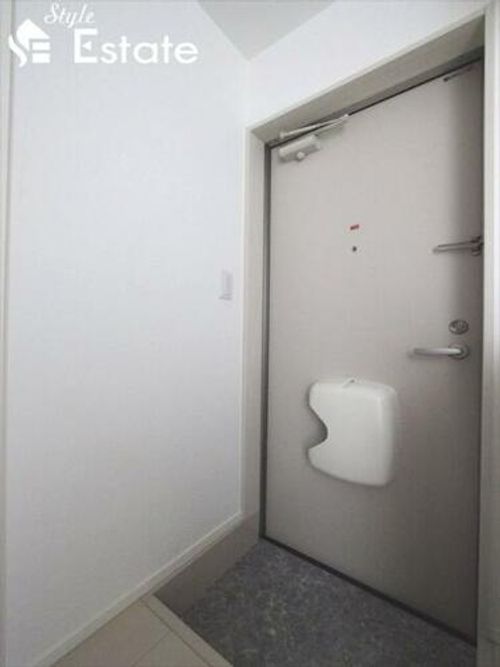 ハーモニーテラス荒中町Ⅱの玄関