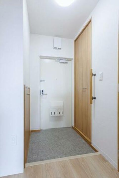 URアルビス五月ヶ丘1130402の玄関