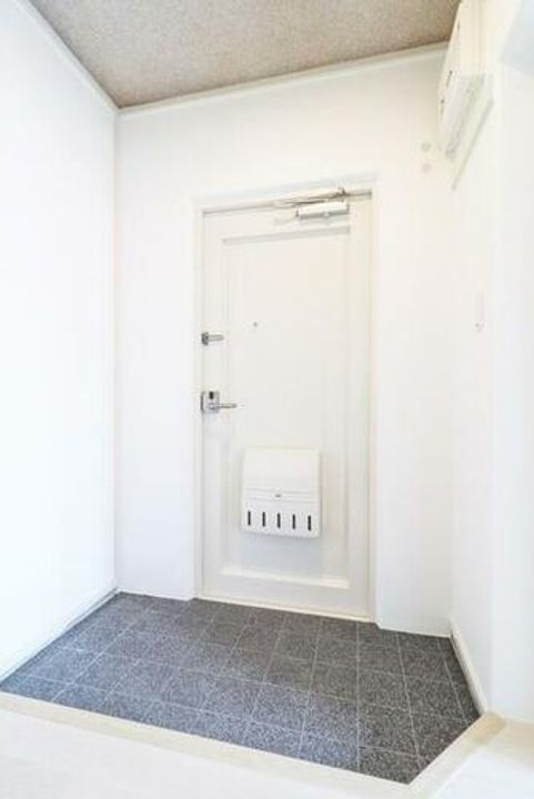 URひよどり台1220306の玄関