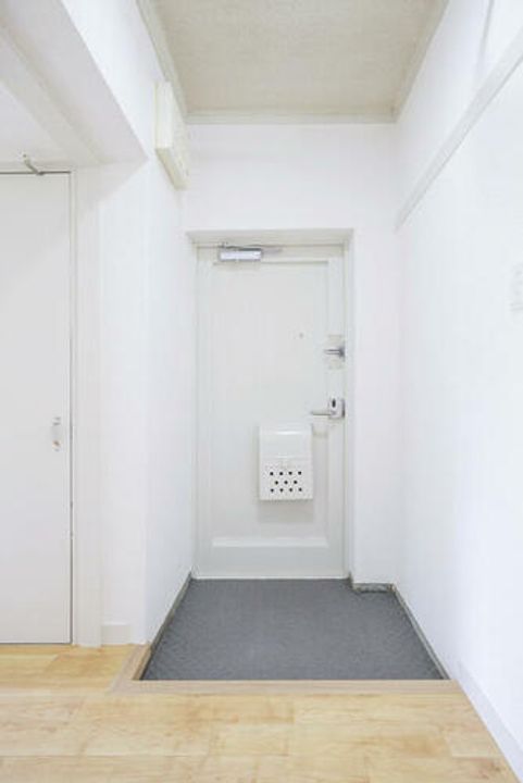 UR鶴山台0210203の玄関