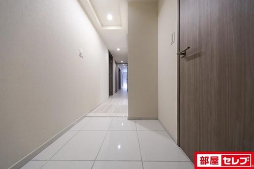 プレサンス ジェネ 新栄町駅前 葵0305の玄関