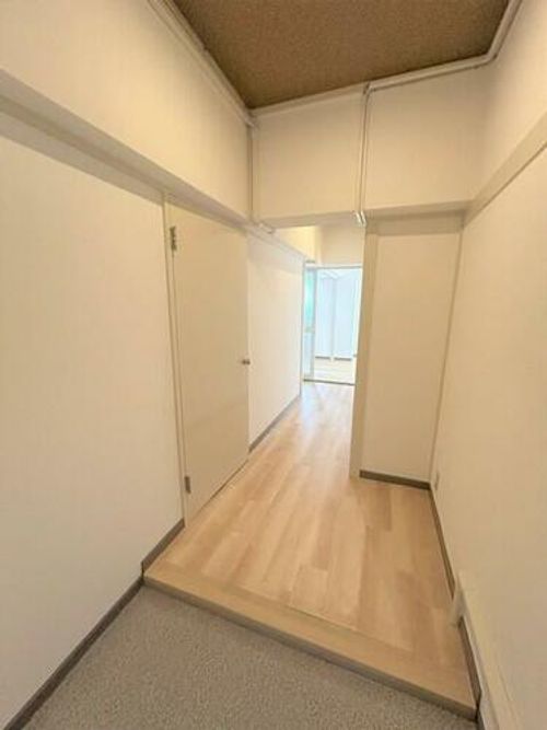 UR千代が丘1050401の玄関