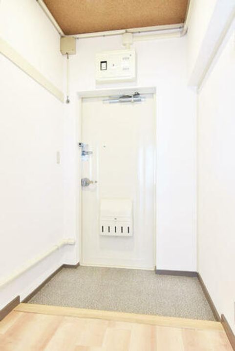 UR千代が丘1050401の玄関