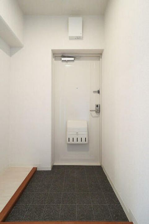 UR横尾0020403の玄関