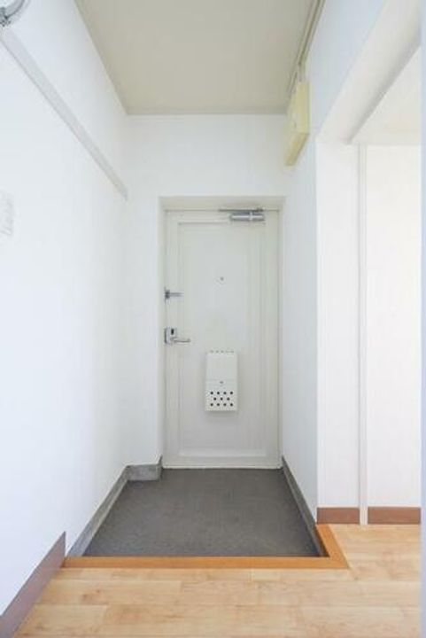 UR鶴山台0350504の玄関