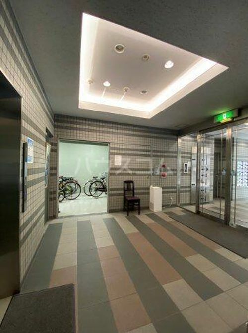 大阪謄写館ビルの玄関