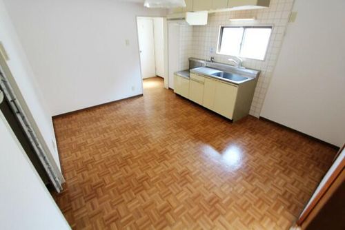 野村ビルの居間