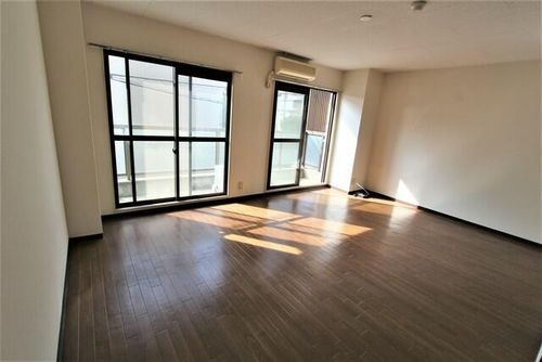 ヴィラン橋本の居間