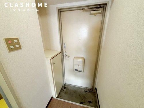 矢羽根ビルの玄関